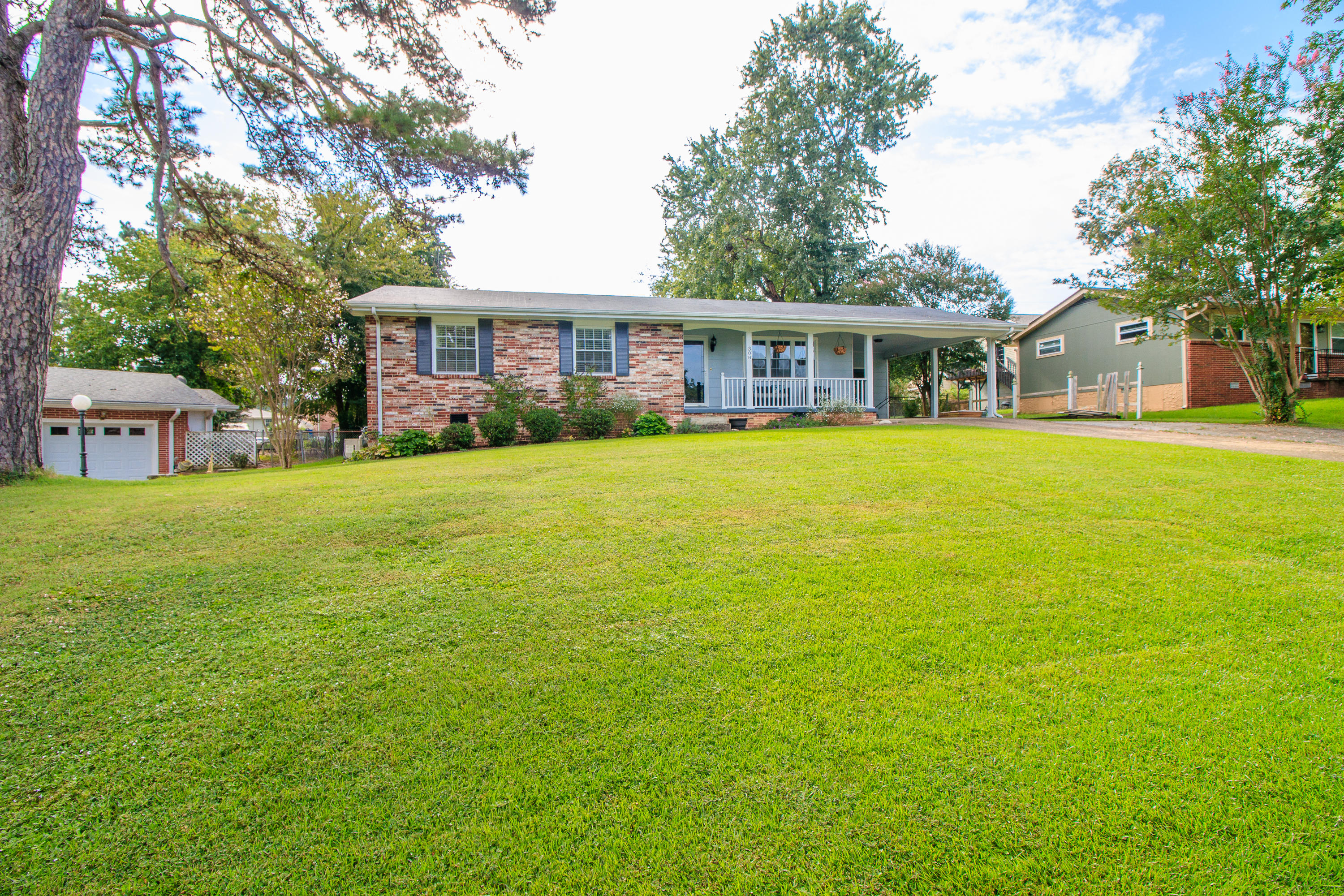 308 East Huntington Road Rossville, GA 30741 - Photo 42 of 43 Front of House