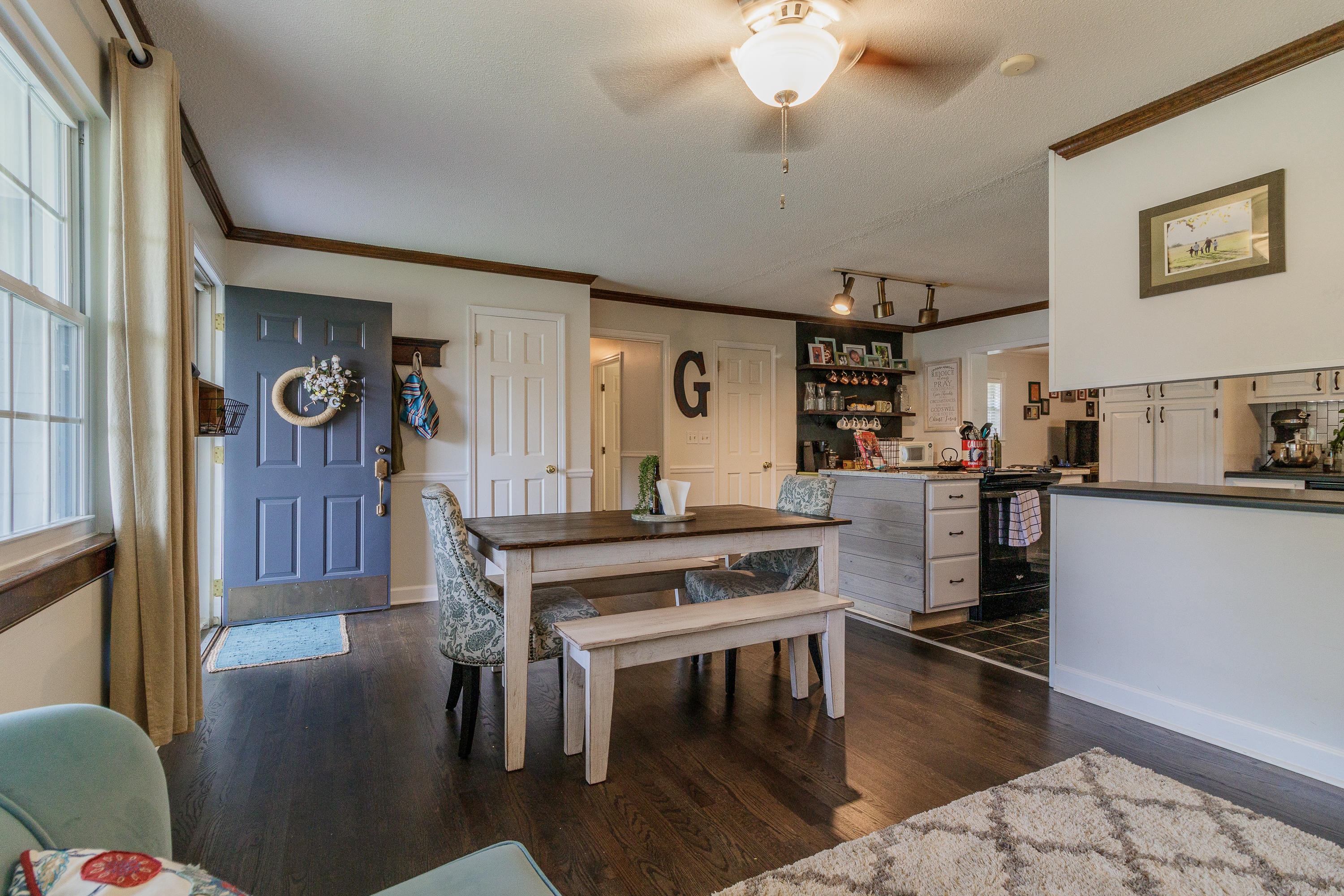 308 East Huntington Road Rossville, GA 30741 - Photo 6 of 43 Living/Dining Room