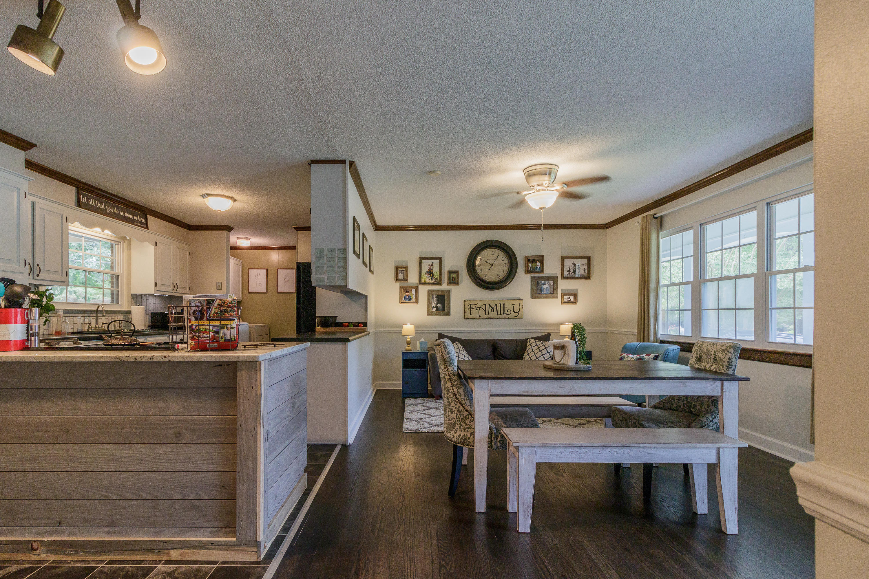308 East Huntington Road Rossville, GA 30741 - Photo 7 of 43 Living/Dining Room