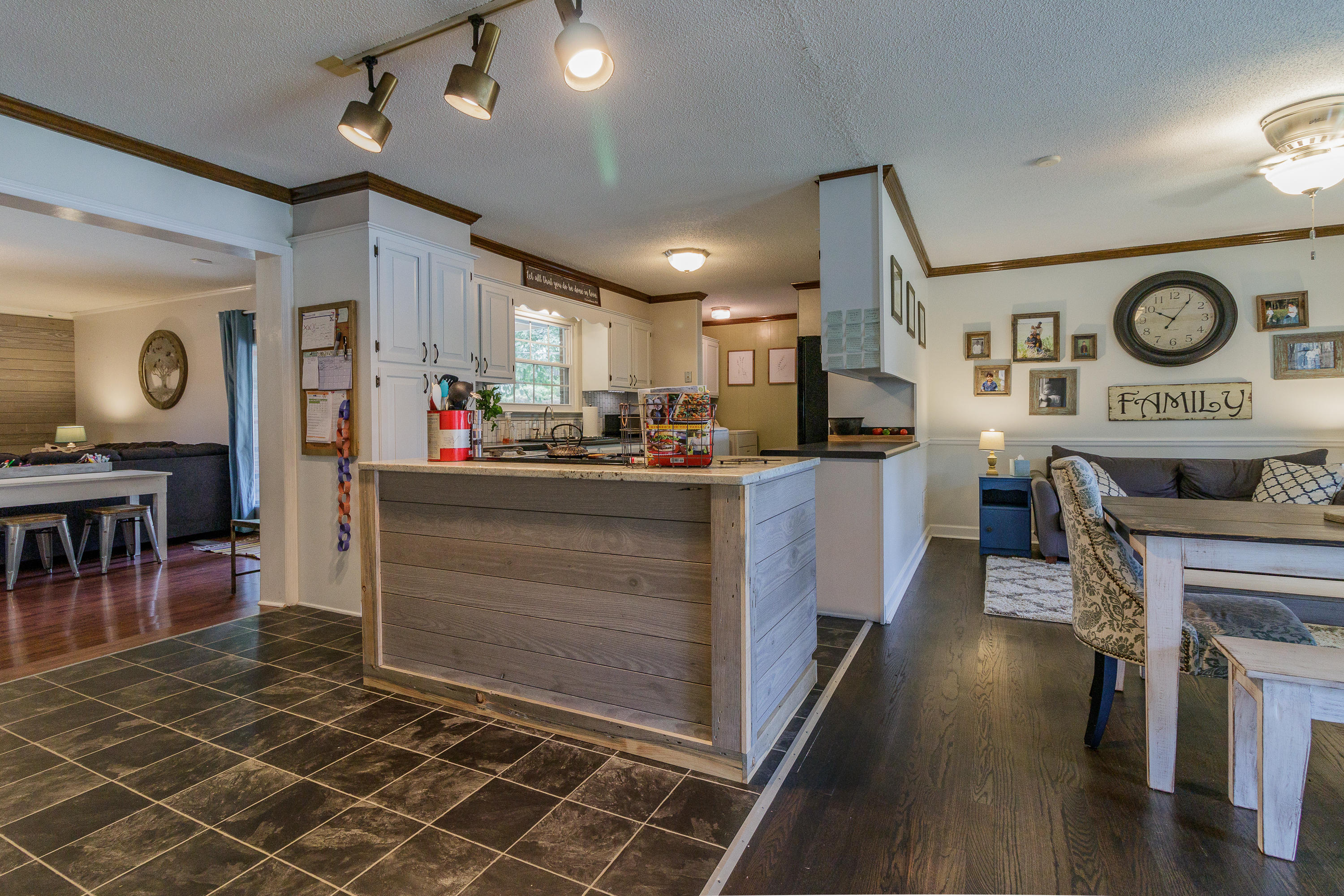308 East Huntington Road Rossville, GA 30741 - Photo 8 of 43 Kitchen