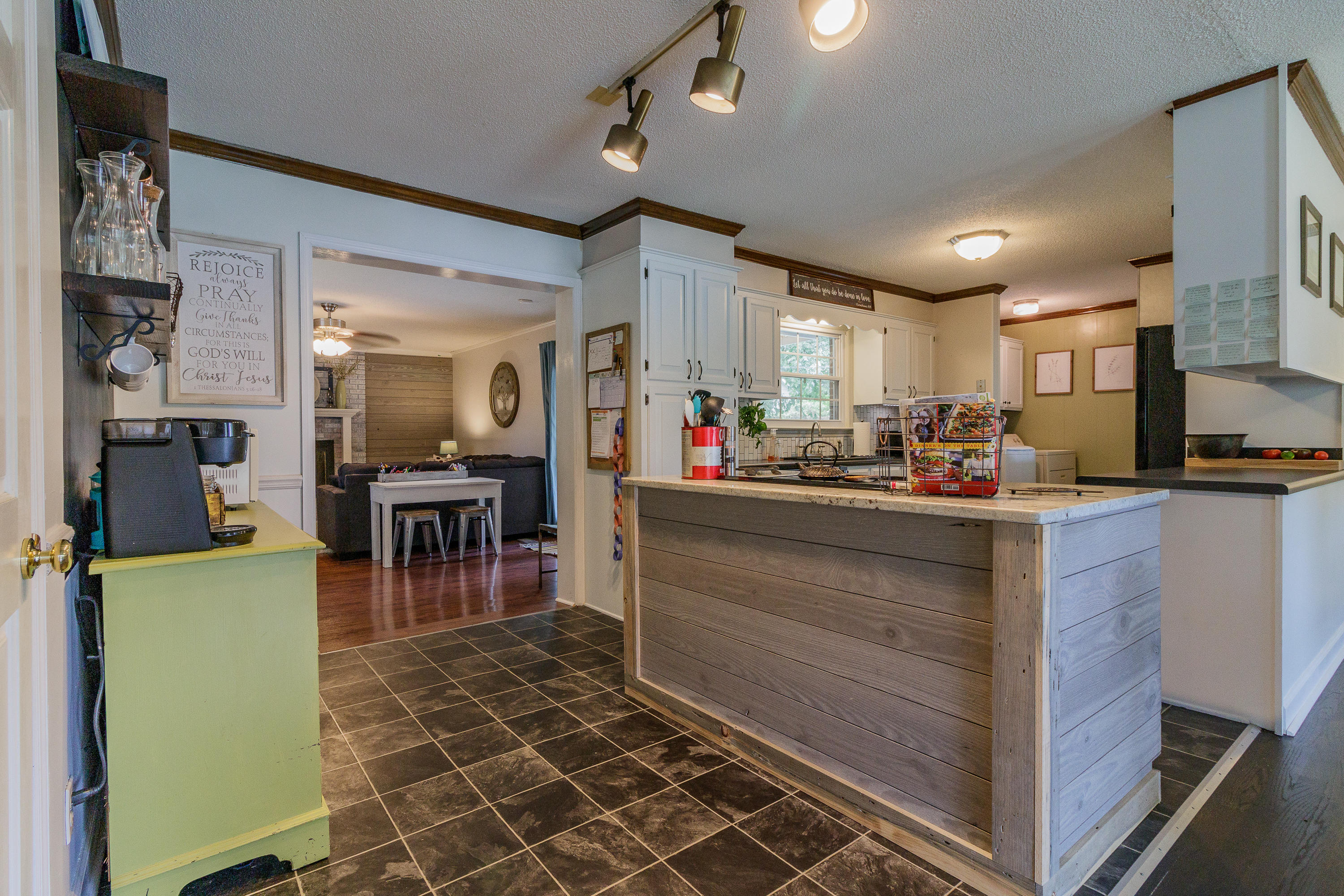 308 East Huntington Road Rossville, GA 30741 - Photo 9 of 43 Kitchen