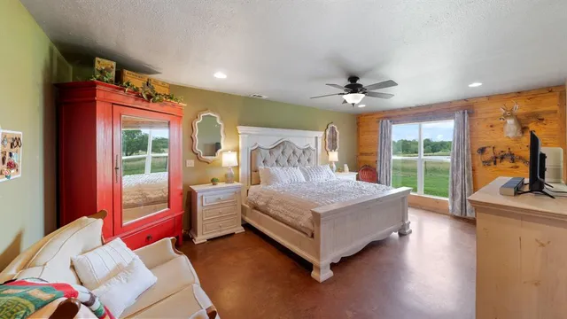 $640,000 | 5801 County Road 4128, Scurry, TX 75158