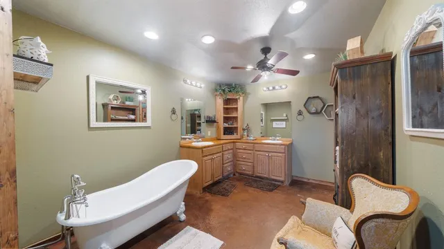 $640,000 | 5801 County Road 4128, Scurry, TX 75158