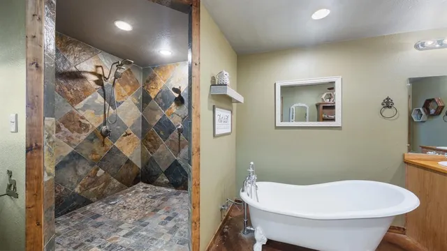 $640,000 | 5801 County Road 4128, Scurry, TX 75158