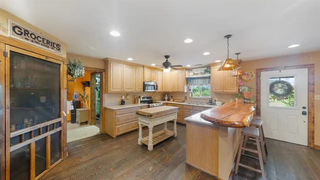 $640,000 | 5801 County Road 4128, Scurry, TX 75158