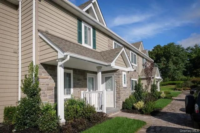 $3,260 | 101 Cassa Loop, Unit 101, Holtsville, NY 11742