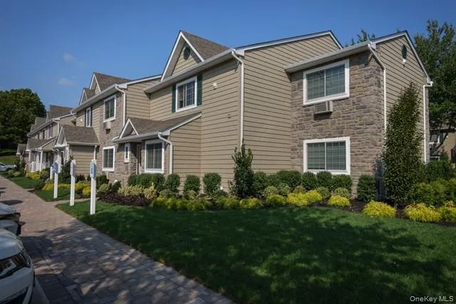 $3,260 | 101 Cassa Loop, Unit 101, Holtsville, NY 11742
