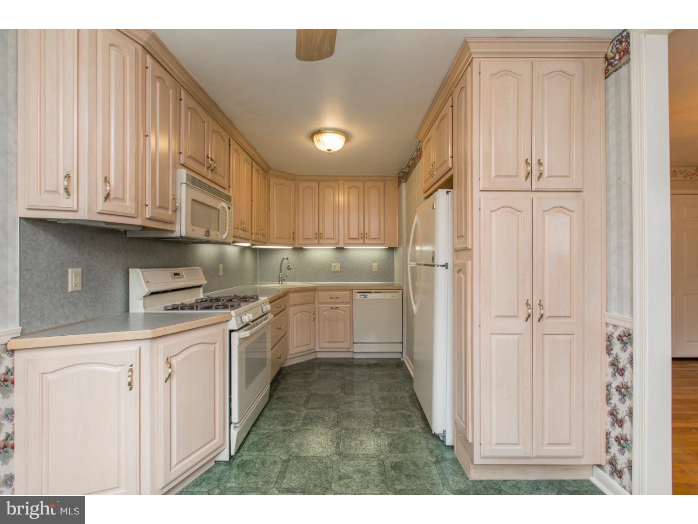 11839 Brandon Road Philadelphia, PA 19154 - Photo 12 of 22 Kitchen