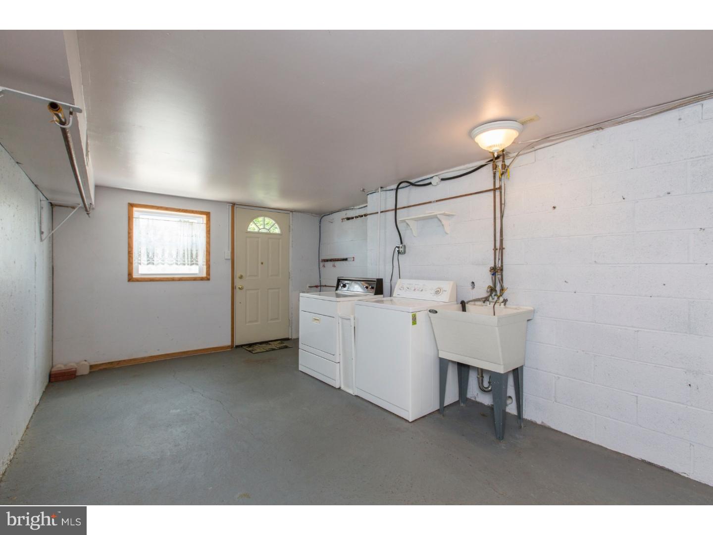 11839 Brandon Road Philadelphia, PA 19154 - Photo 15 of 22 Laundry Room