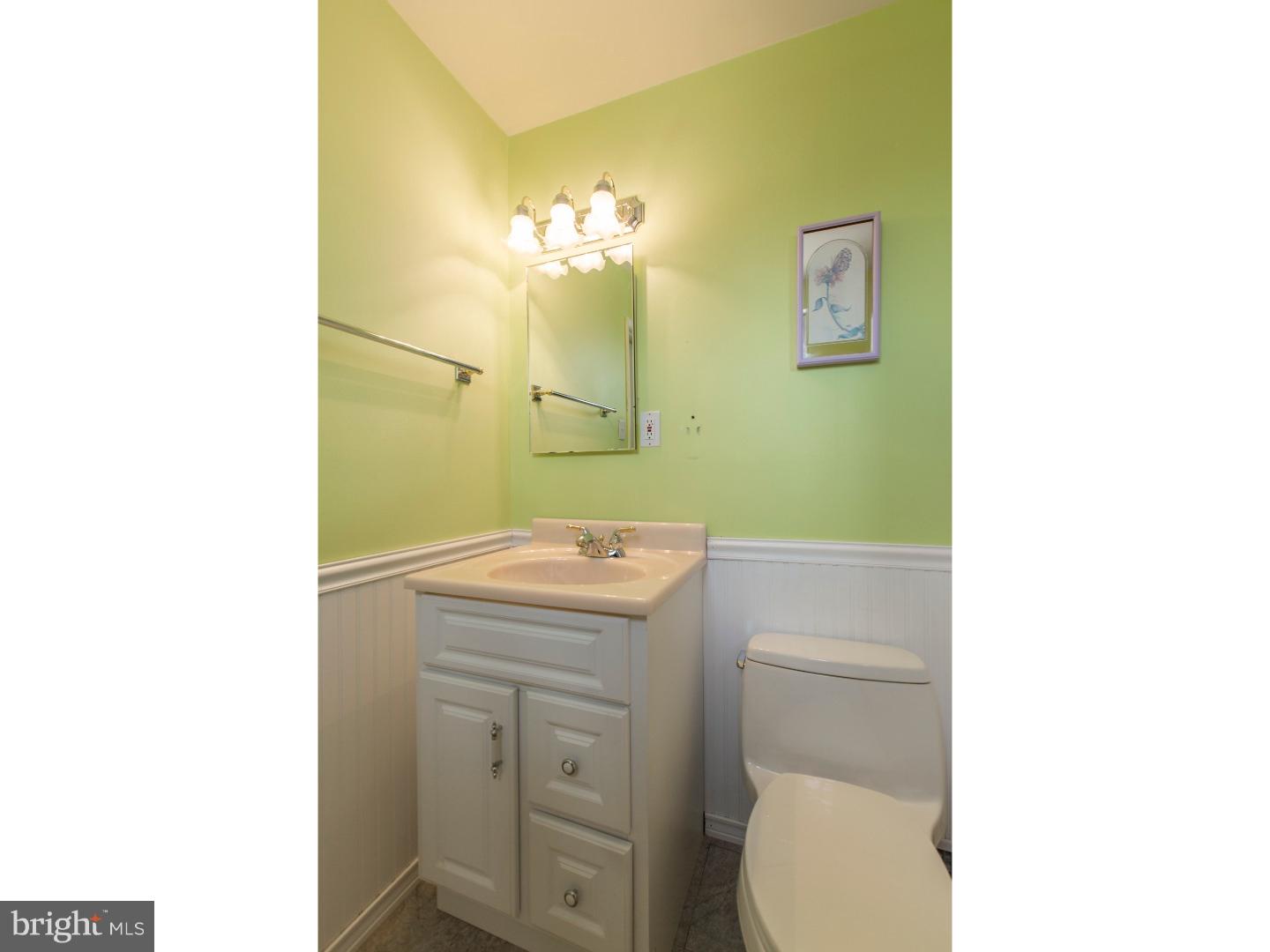 11839 Brandon Road Philadelphia, PA 19154 - Photo 17 of 22 Bathroom