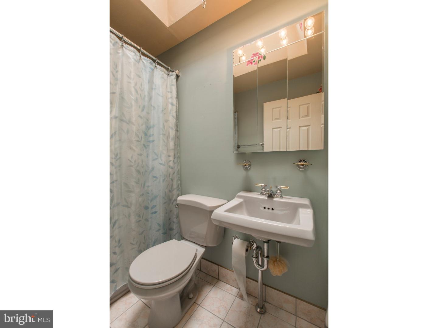 11839 Brandon Road Philadelphia, PA 19154 - Photo 18 of 22 Bathroom