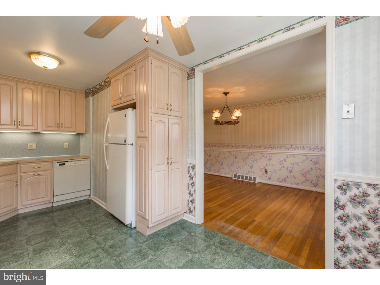 11839 Brandon Road Philadelphia, PA 19154 - Photo 9 of 22 Kitchen