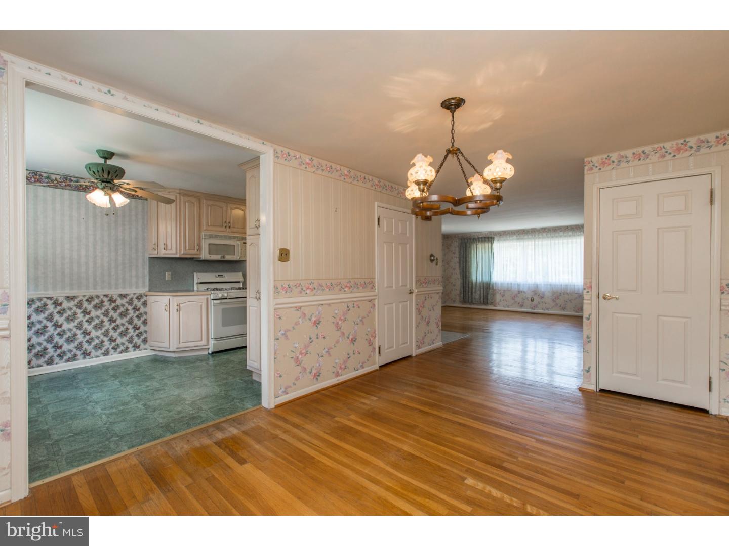 11839 Brandon Road Philadelphia, PA 19154 - Photo 10 of 22 Dining Room