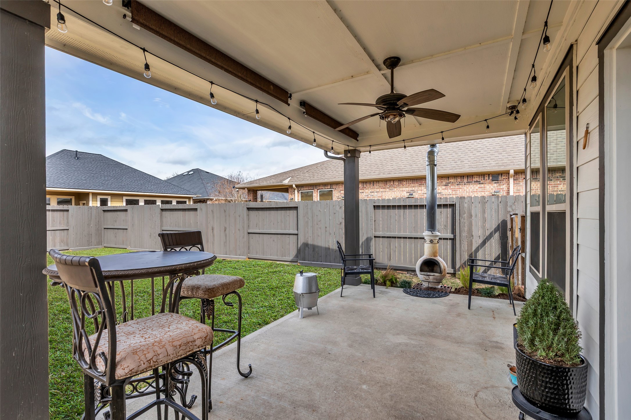 12602 Spellbrook Point Lane Tomball, TX 77377 - Photo 14 of 47 a view of a chairs and table in a patio