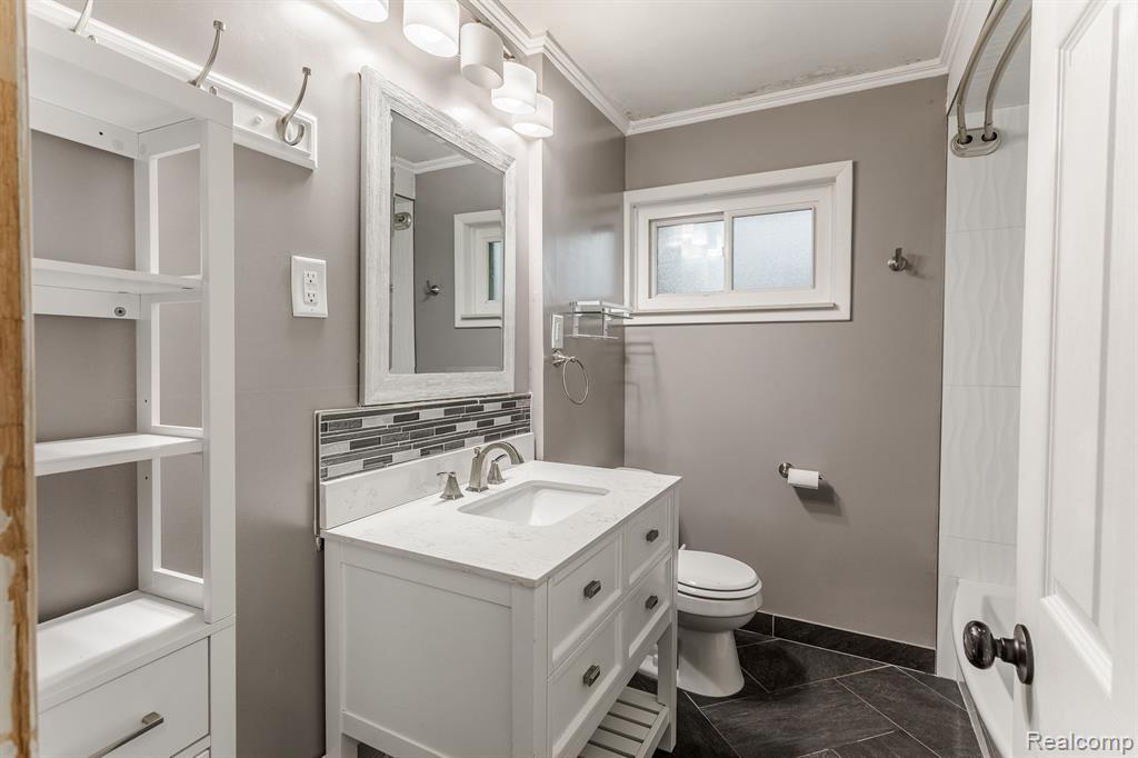 28430 Bayberry Road Farmington Hills, MI 48331 - Photo 9 of 21 Gallery Image 9