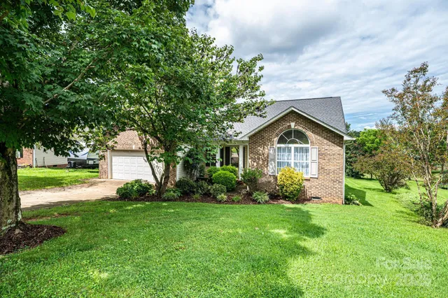 $300,000 | 3501 Overbrook Drive, Conover, NC 28613