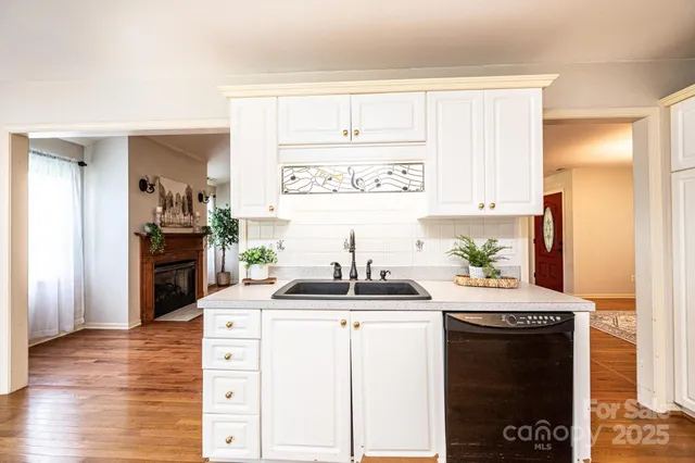 $300,000 | 3501 Overbrook Drive, Conover, NC 28613