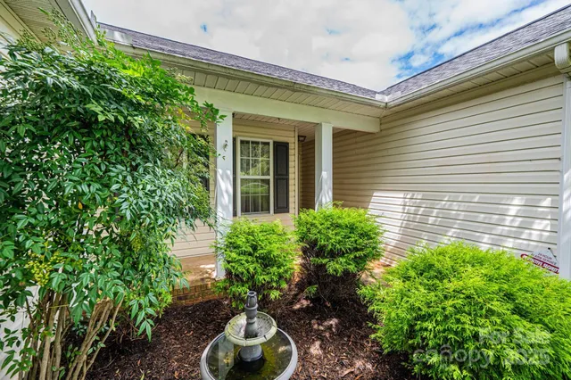 $300,000 | 3501 Overbrook Drive, Conover, NC 28613