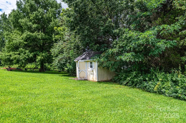 $300,000 | 3501 Overbrook Drive, Conover, NC 28613