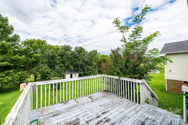 $300,000 | 3501 Overbrook Drive, Conover, NC 28613