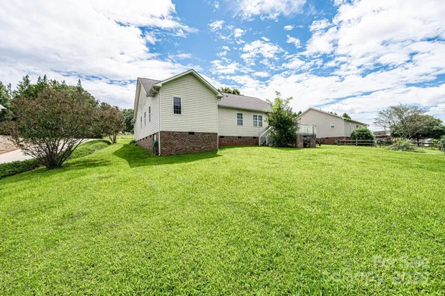 $300,000 | 3501 Overbrook Drive, Conover, NC 28613