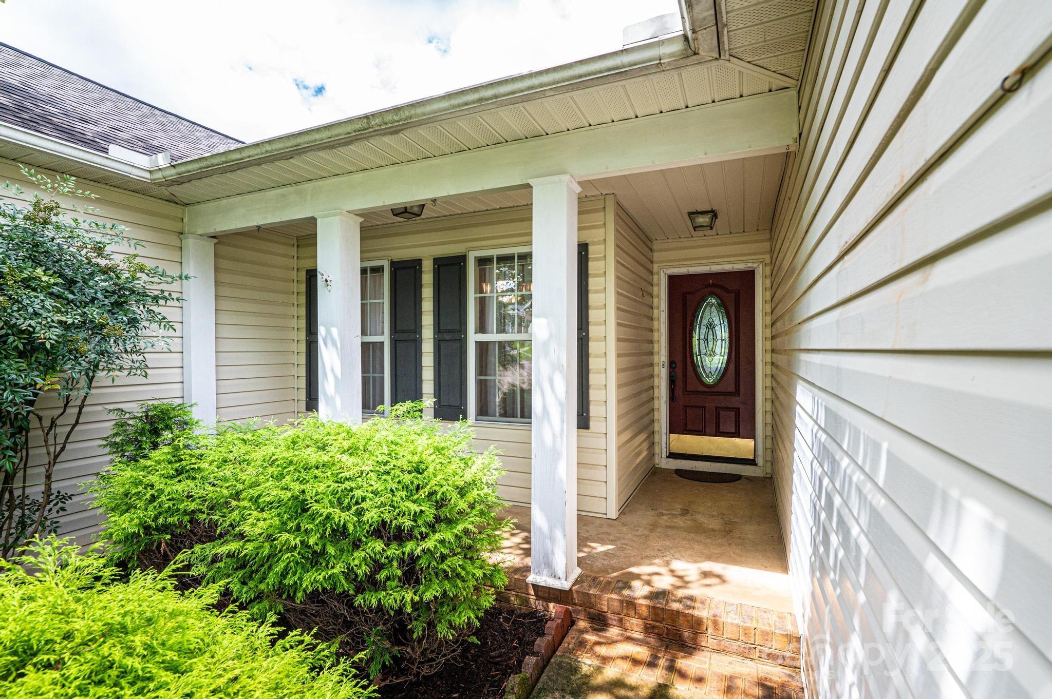 3501 Overbrook Drive Conover, NC 28613 - Photo 3 of 31