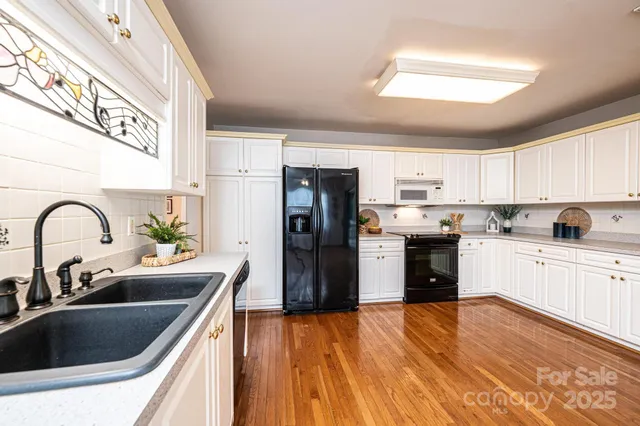 $300,000 | 3501 Overbrook Drive, Conover, NC 28613