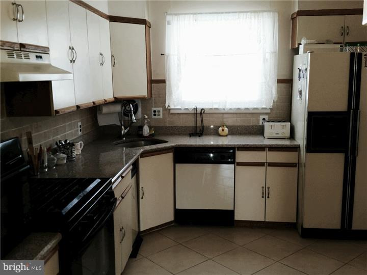 9710 Laramie Road Philadelphia, PA 19115 - Photo 2 of 11 Kitchen