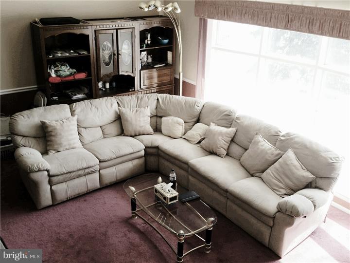 9710 Laramie Road Philadelphia, PA 19115 - Photo 4 of 11 Great Room