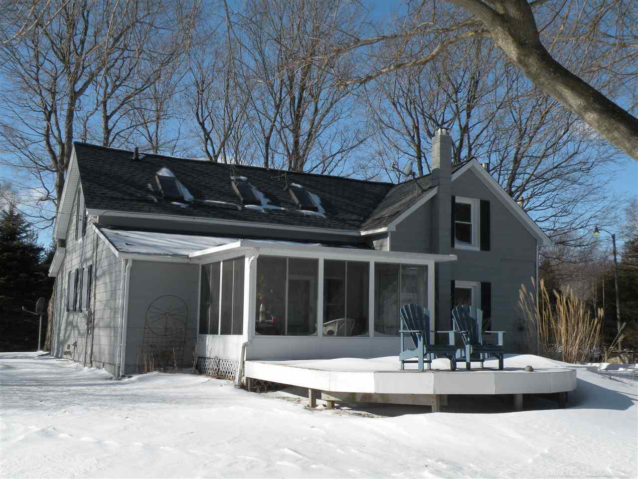 2381 Lakeshore Road Applegate, MI 48401 - Photo 11 of 49