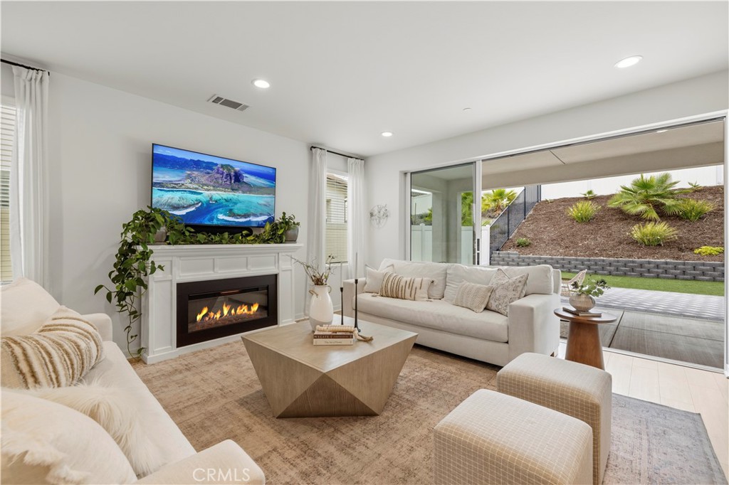 18135 Tableau Way Saugus, CA 91350 - Photo 7 of 43