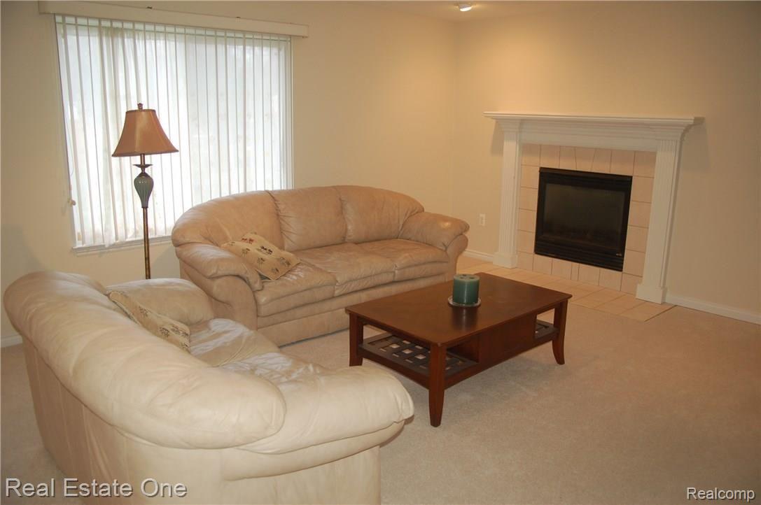 3528 Samuel Avenue Rochester, MI 48309 - Photo 4 of 23 great rm.JPG