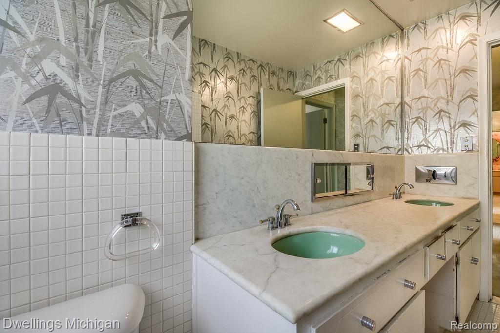 17386 Westhampton Road Southfield, MI 48075 - Photo 24 of 35 _MG_0166.jpg