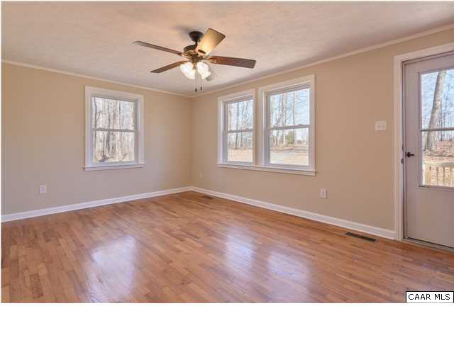 6862 Albevanna Spring Road Scottsville, VA 24590 - Photo 3 of 13 Living-room with hardwood floors