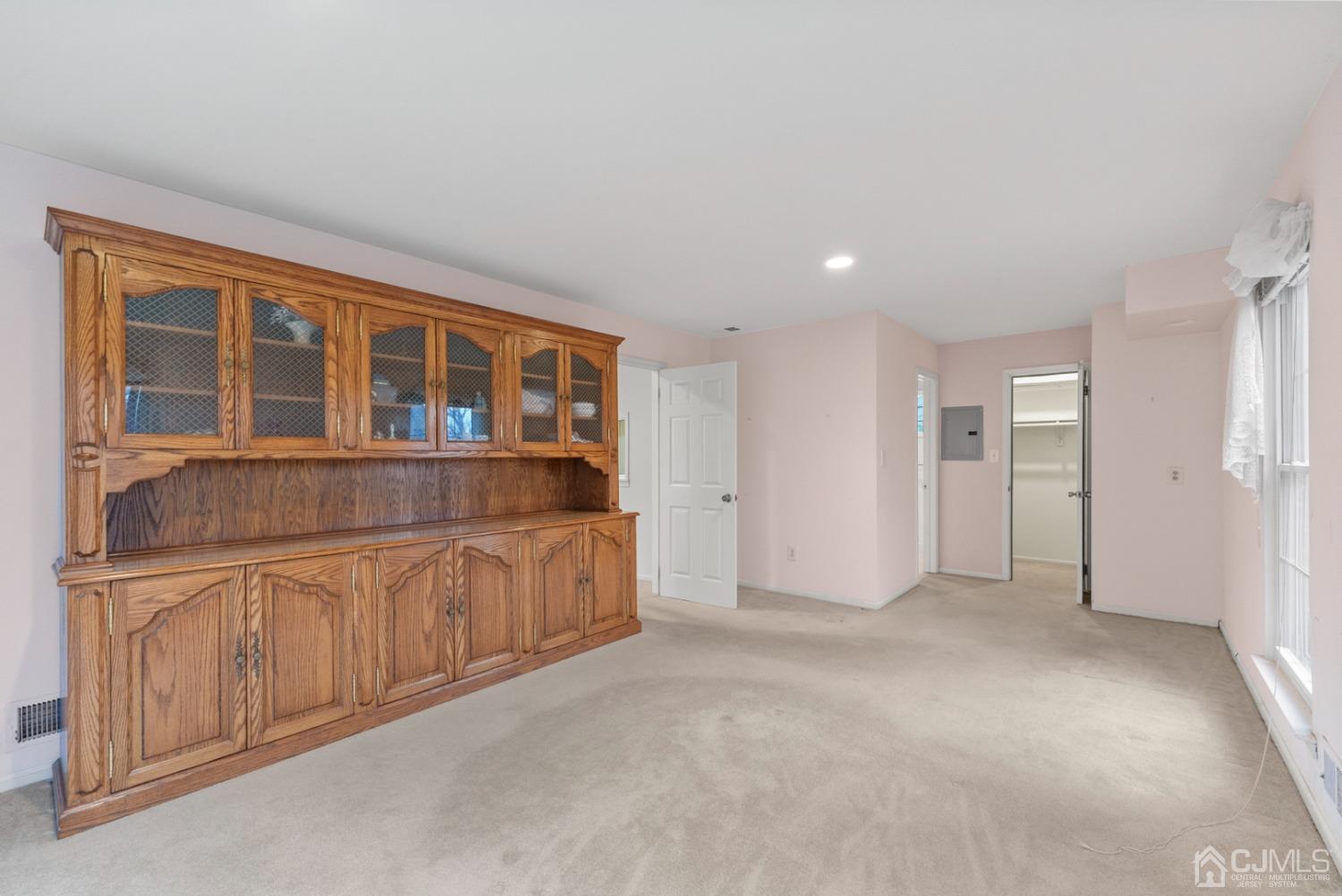1801 Timber Oaks Road Edison, NJ 08820 - Photo 18 of 35 an empty room with windows
