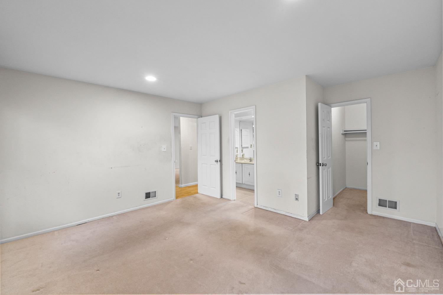 1801 Timber Oaks Road Edison, NJ 08820 - Photo 23 of 35 a view of an empty room