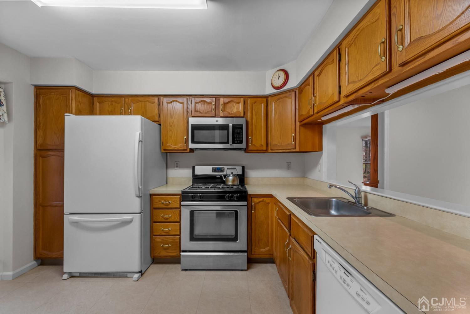 1801 Timber Oaks Road Edison, NJ 08820 - Photo 5 of 35 a kitchen with stainless steel appliances granite countertop a refrigerator and a stove