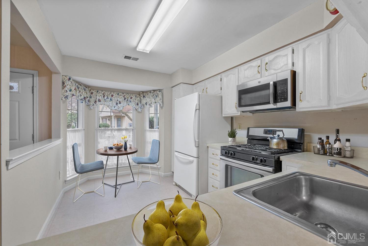 1801 Timber Oaks Road Edison, NJ 08820 - Photo 8 of 35 a kitchen that has a sink and a stove in it