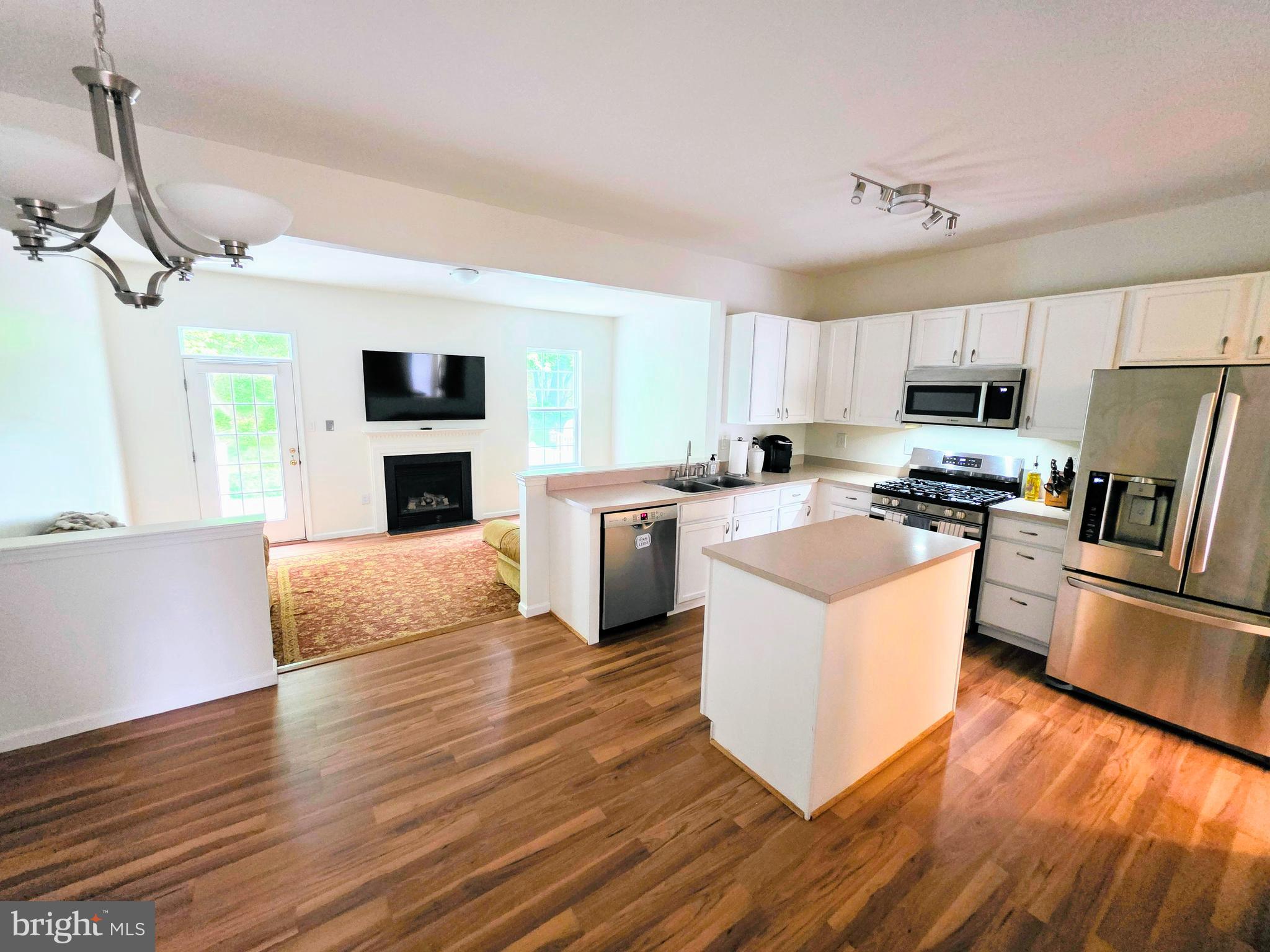 106 Brandywine Road Malvern, PA 19355 - Photo 9 of 25 Large Eat-in Kitchen