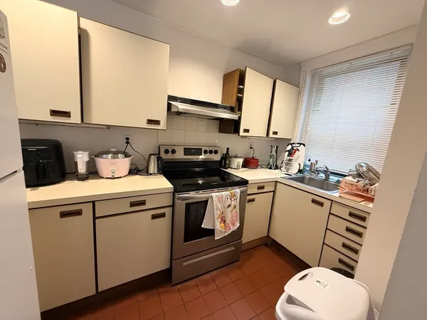 $3,500 | 451 Park Drive, Unit 2C, Boston, MA 02215