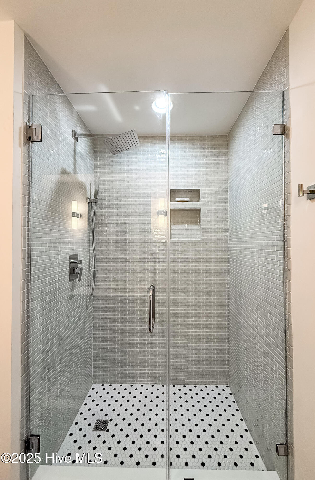 7 Inverness Place Pinehurst, NC 28374 - Photo 105 of 126 Full Guest Bathroom w/Walk-in Shower (Lower Level)