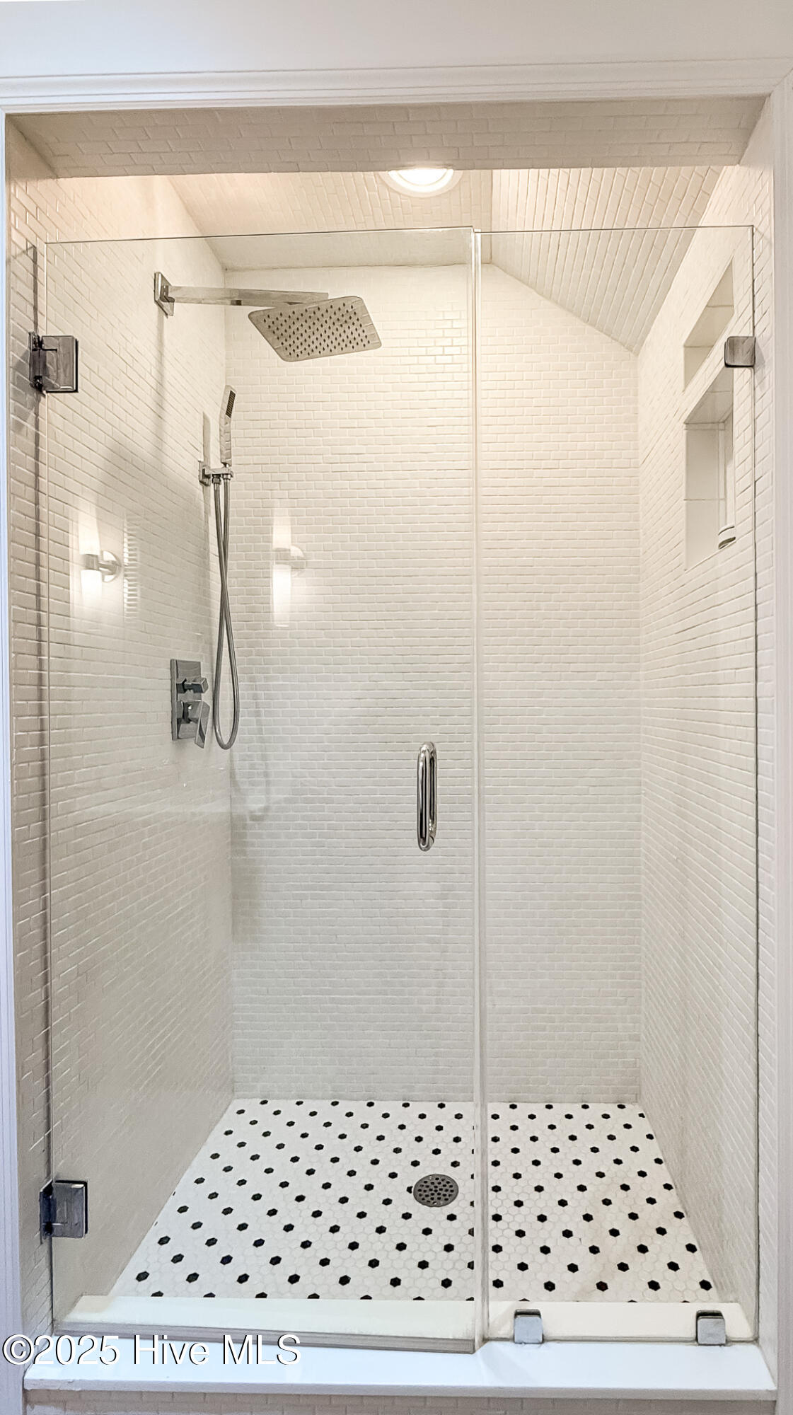 7 Inverness Place Pinehurst, NC 28374 - Photo 116 of 126 2nd Full Guest Bathroom w/Walk-in Shower (Lower Level)