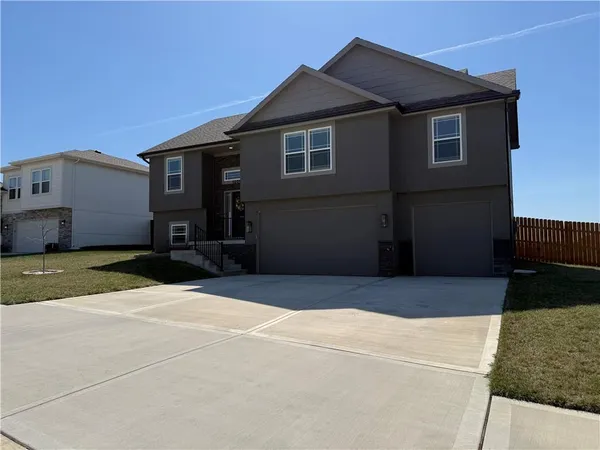 $405,000 | 1205 Northwest 3rd Street, Oak Grove, MO 64075