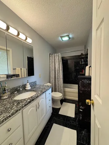 $487,000 | 8000 Winnetka Heights Drive, Golden Valley, MN 55427