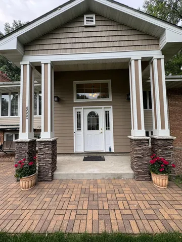 $487,000 | 8000 Winnetka Heights Drive, Golden Valley, MN 55427