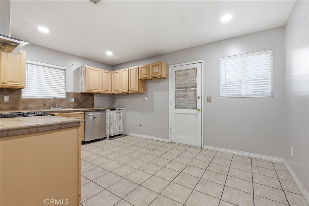6638 Park Rialto, CA 92376 - Photo 17 of 36