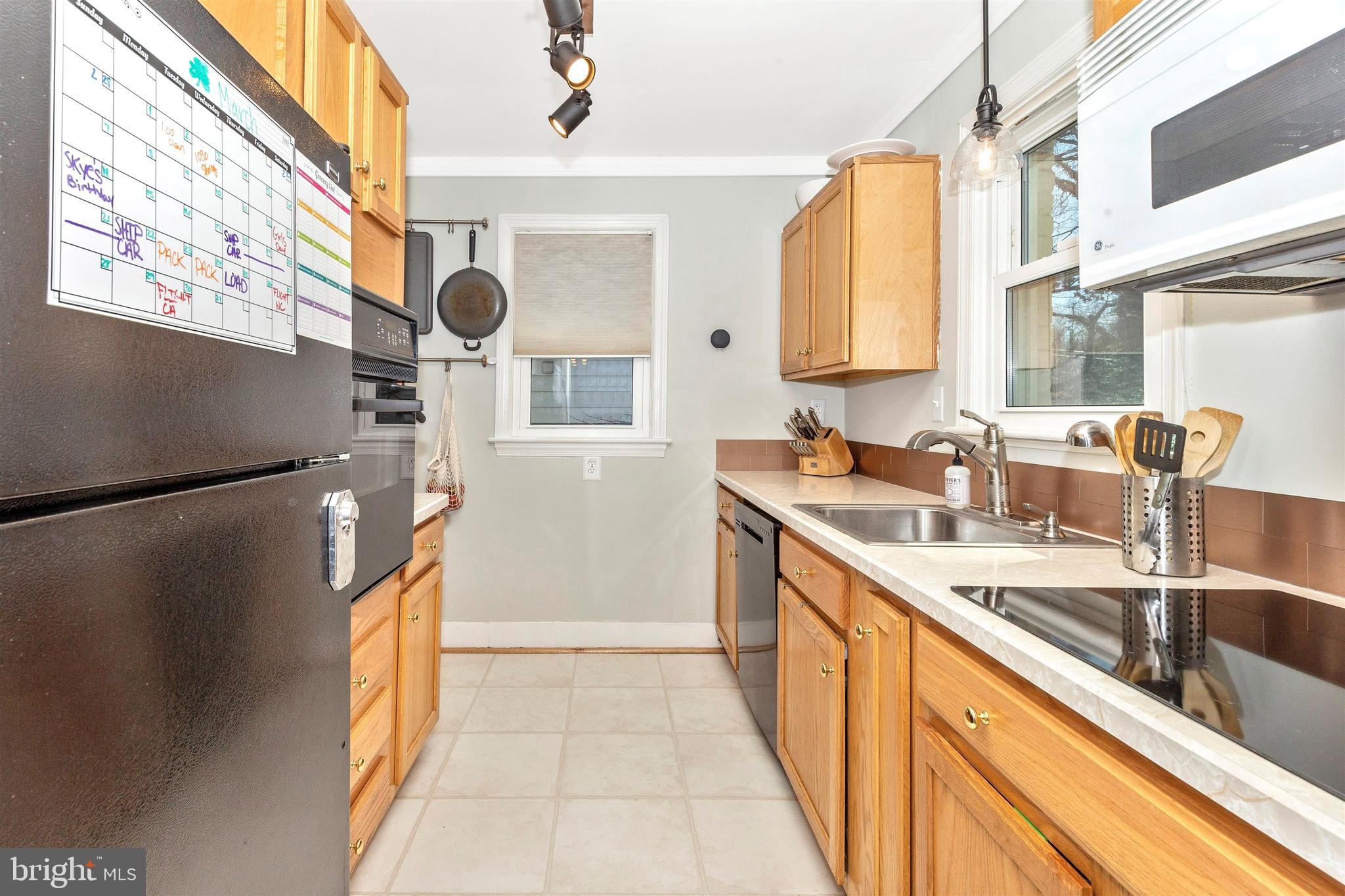 604 Forest Glen Road Silver Spring, MD 20901 - Photo 12 of 56 Kitchen