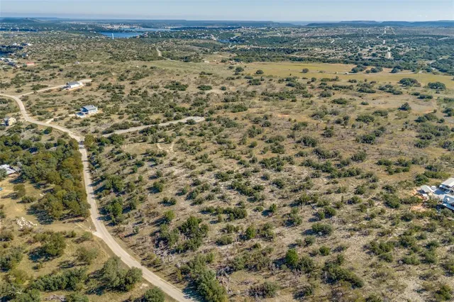 a view of a dry yard