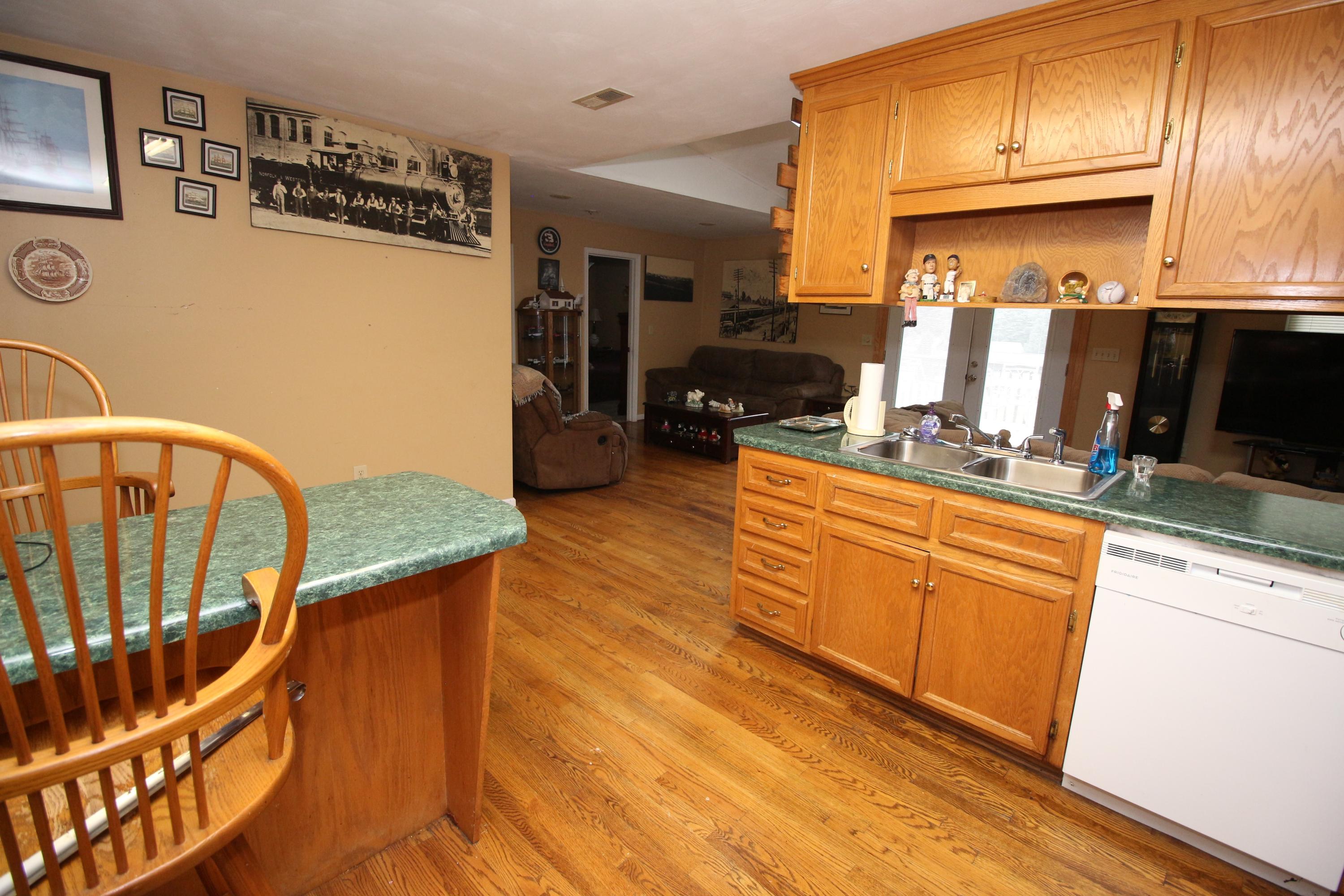 5028 Merriman Road Roanoke, VA 24018 - Photo 12 of 31 IMG_0245