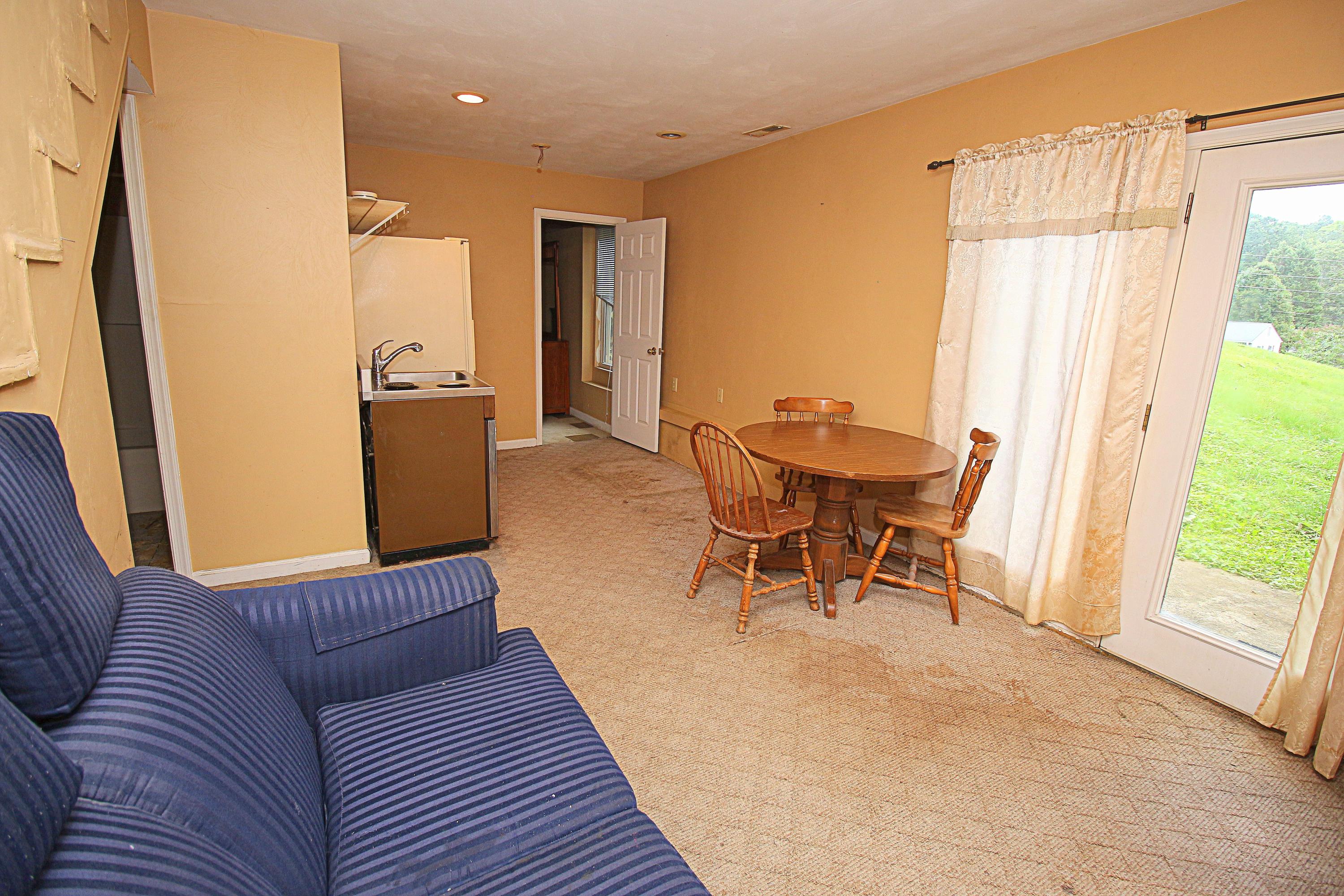 5028 Merriman Road Roanoke, VA 24018 - Photo 25 of 31 IMG_0233